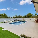 Shaula 1 - Three Bedroom House With Pool Villa *