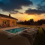 Villa Shaula 1 - Three Bedroom House With Pool *