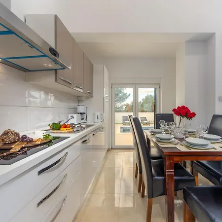 Вилла Shaula 1 - Three Bedroom House With Pool Шибеник
