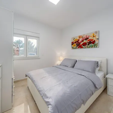 Shaula 1 - Three Bedroom House With Pool * Шибеник