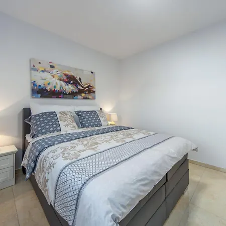 Shaula 1 - Three Bedroom House With Pool Шибеник