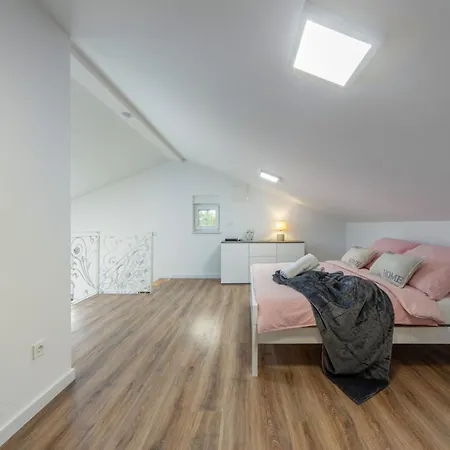Shaula 1 - Three Bedroom House With Pool