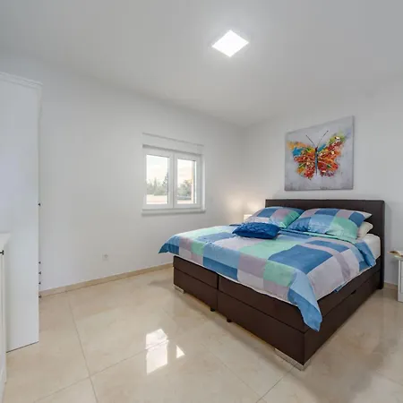 Вилла Shaula 1 - Three Bedroom House With Pool *
