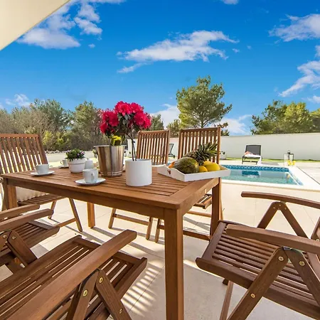 Shaula 1 - Three Bedroom House With Pool Вилла *