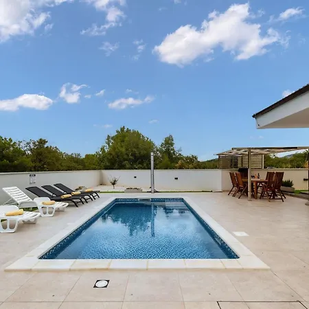 Shaula 1 - Three Bedroom House With Pool Вилла Шибеник
