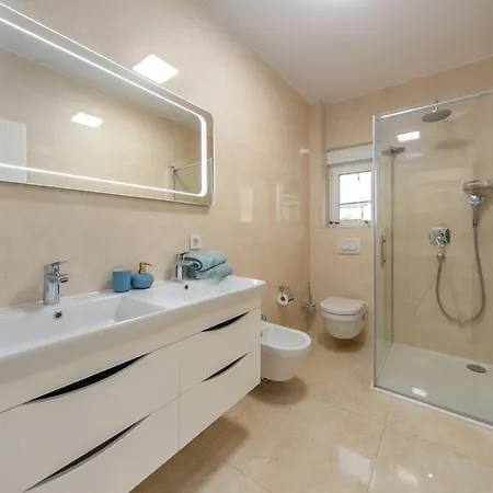 Shaula 1 - Three Bedroom House With Pool Шибеник