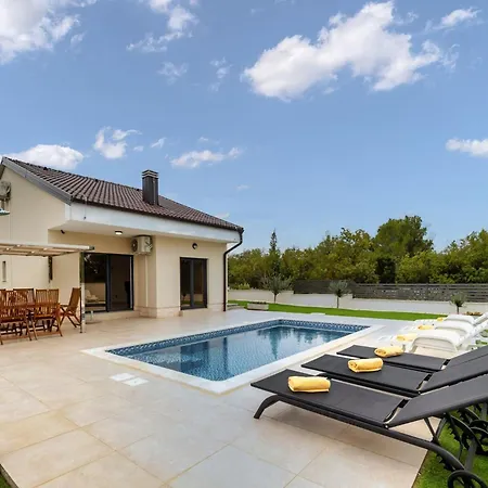 Shaula 1 - Three Bedroom House With Pool * Шибеник