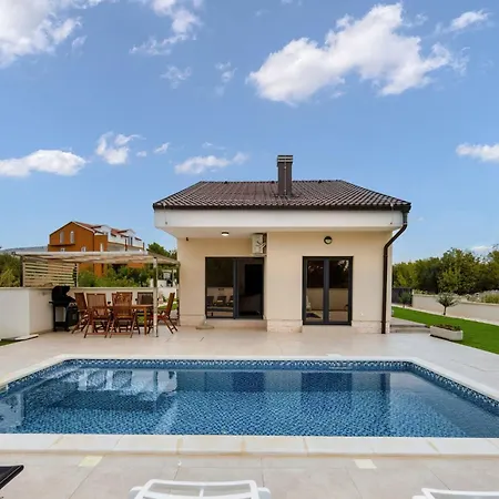 Вилла Shaula 1 - Three Bedroom House With Pool