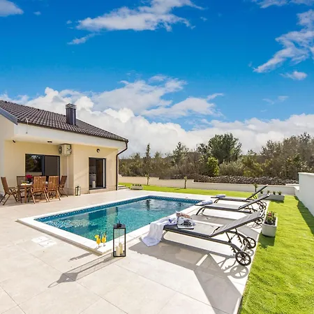 Shaula 1 - Three Bedroom House With Pool Vila