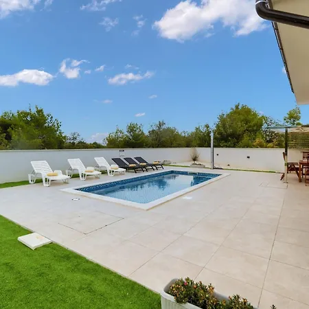 Shaula 1 - Three Bedroom House With Pool Вилла *