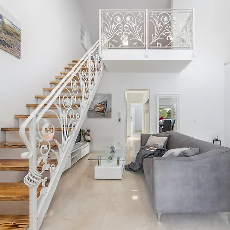 Shaula 1 - Three Bedroom House With Pool Вилла *