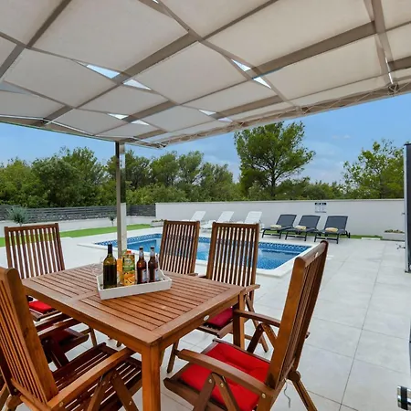 Shaula 1 - Three Bedroom House With Pool Шибеник