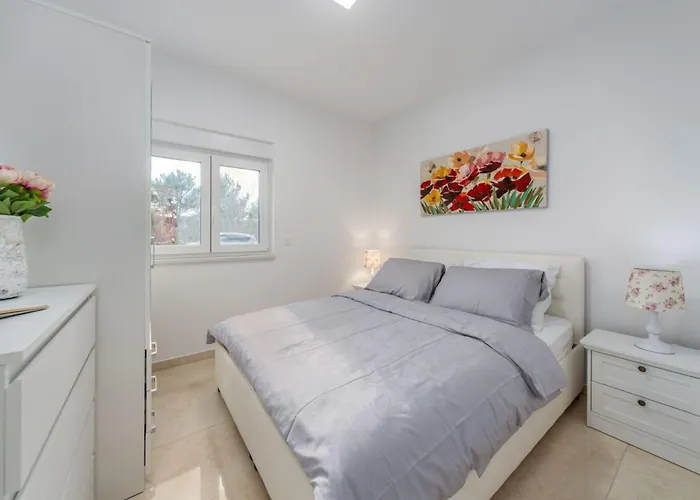 Shaula 1 - Three Bedroom House With Pool * Šibenik