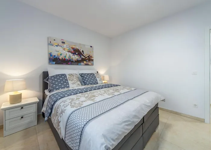 Shaula 1 - Three Bedroom House With Pool Šibenik