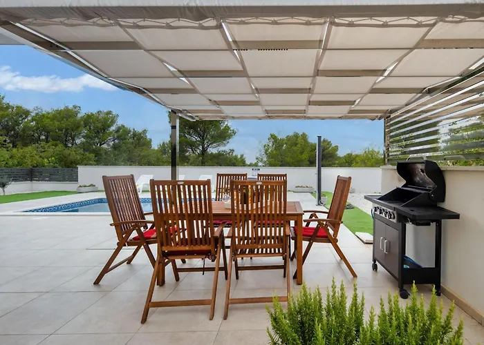 Villa Shaula 1 - Three Bedroom House With Pool Šibenik