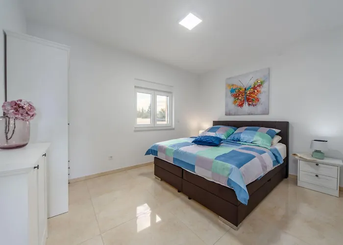 Villa Shaula 1 - Three Bedroom House With Pool *