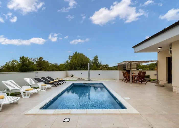 Shaula 1 - Three Bedroom House With Pool Villa Šibenik