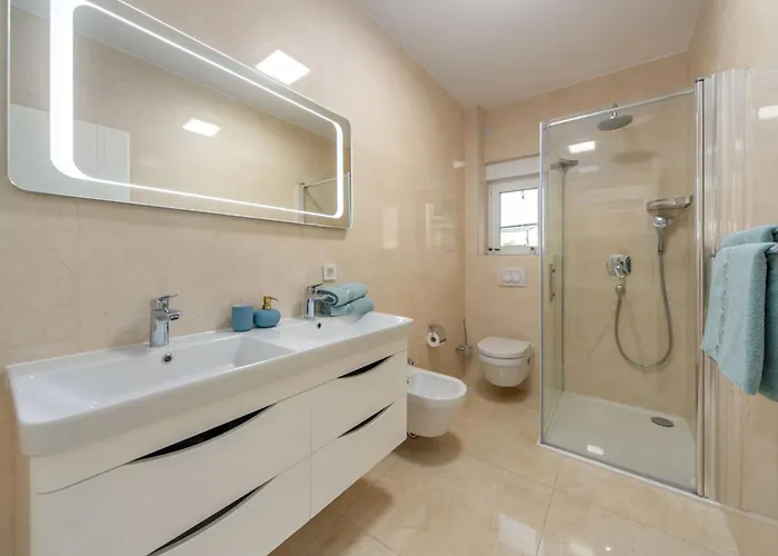 Shaula 1 - Three Bedroom House With Pool Šibenik