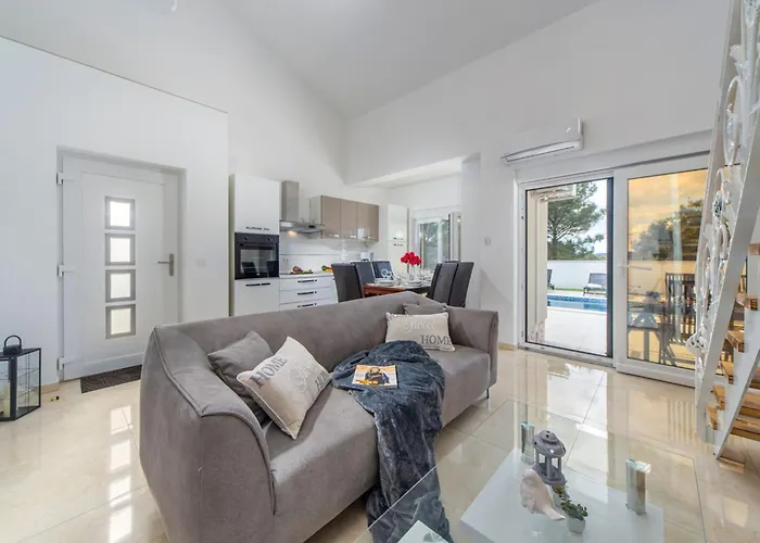 Villa Shaula 1 - Three Bedroom House With Pool *